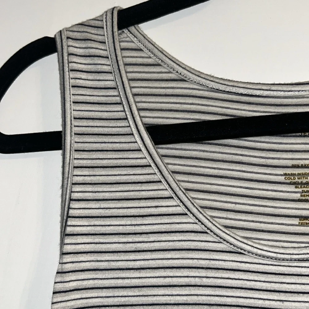Stripped Tanktop - Picture 2 of 2